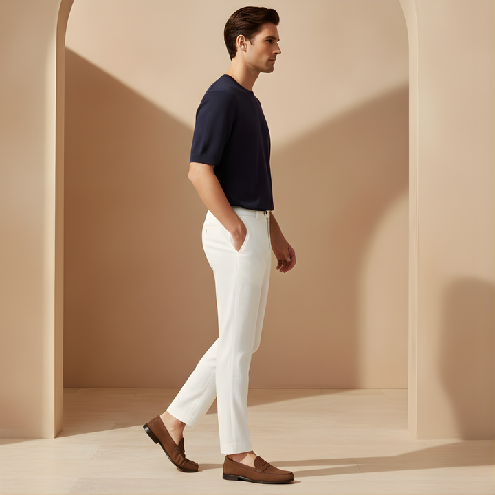 Bequeme Herren Stoffhose, gerader Schnitt, klassisch elegant für vielseitigen Sommerkomfort.
