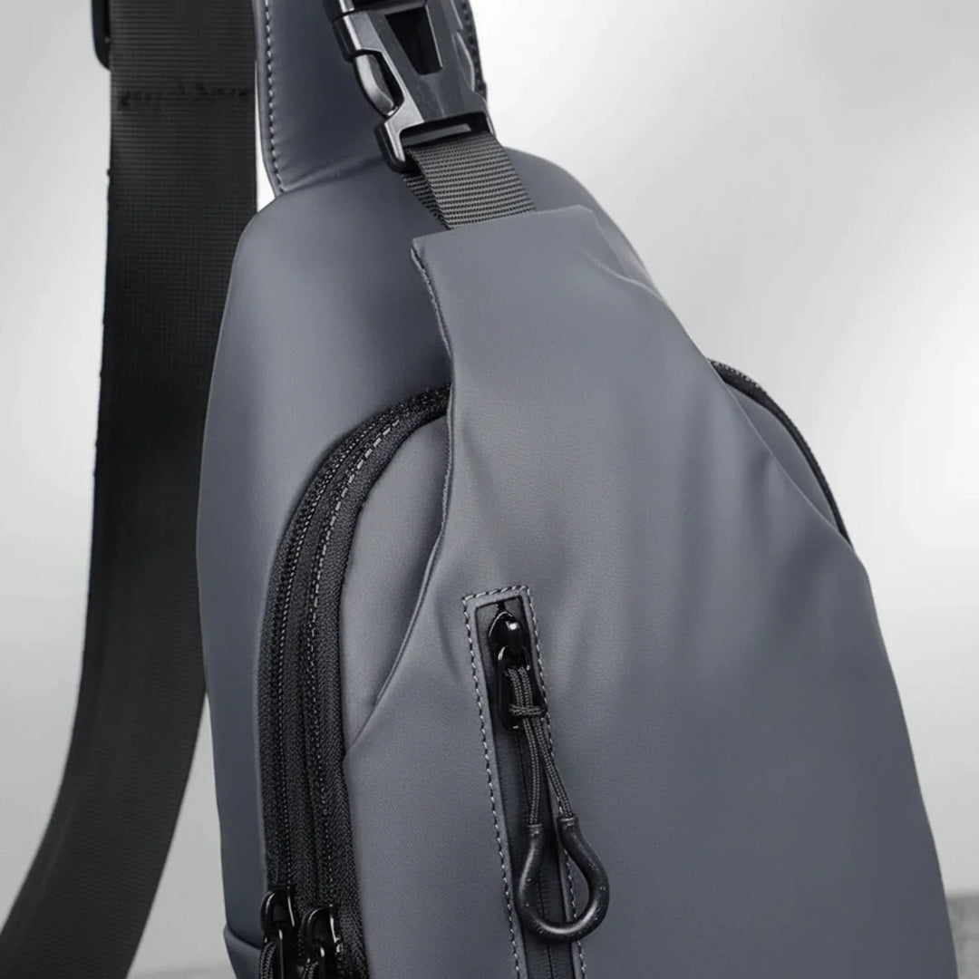 Moderne Herren Crossbody-Schultertasche, verstellbarer Riemen für bequemen Tragekomfort im Alltag.