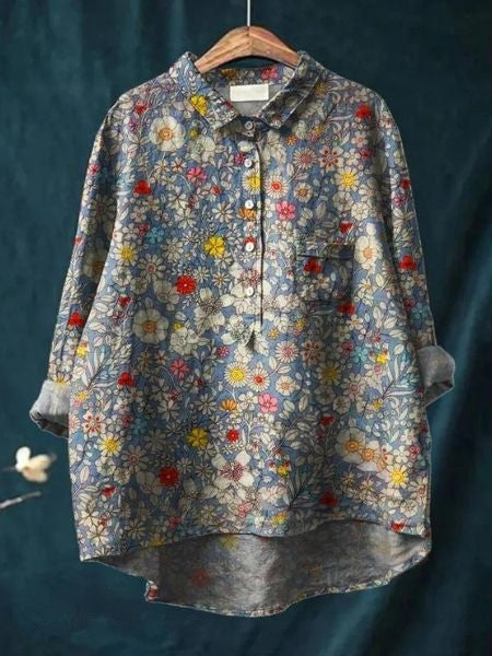Feminine Damen Bluse, Blumenmuster, lockerer Schnitt, vielseitig kombinierbar für verschiedene Outfits.