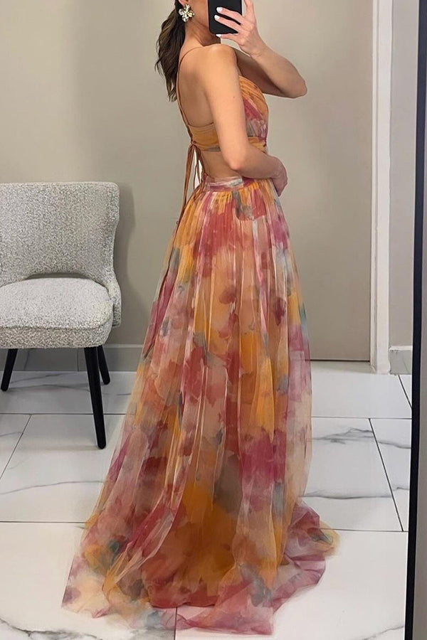 Rückenansicht des eleganten floralen Maxikleides für Damen, ideal als festliches Herbst- oder Hochzeitsgastkleid.