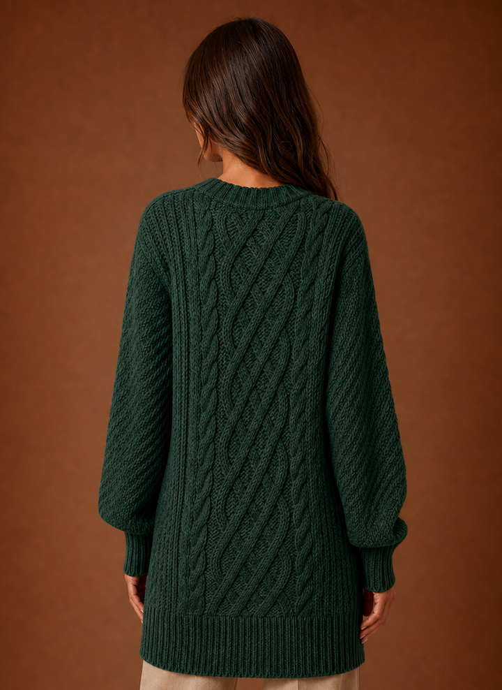 Damen Herbstmode: Oversized Strickkleid mit Zopfmuster & weichen Ballonärmeln.