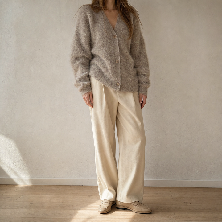 Elegante, gemütliche Damen Oversize Strickjacke mit V-Ausschnitt für stilvolle Freizeit- und Herbst-Looks.