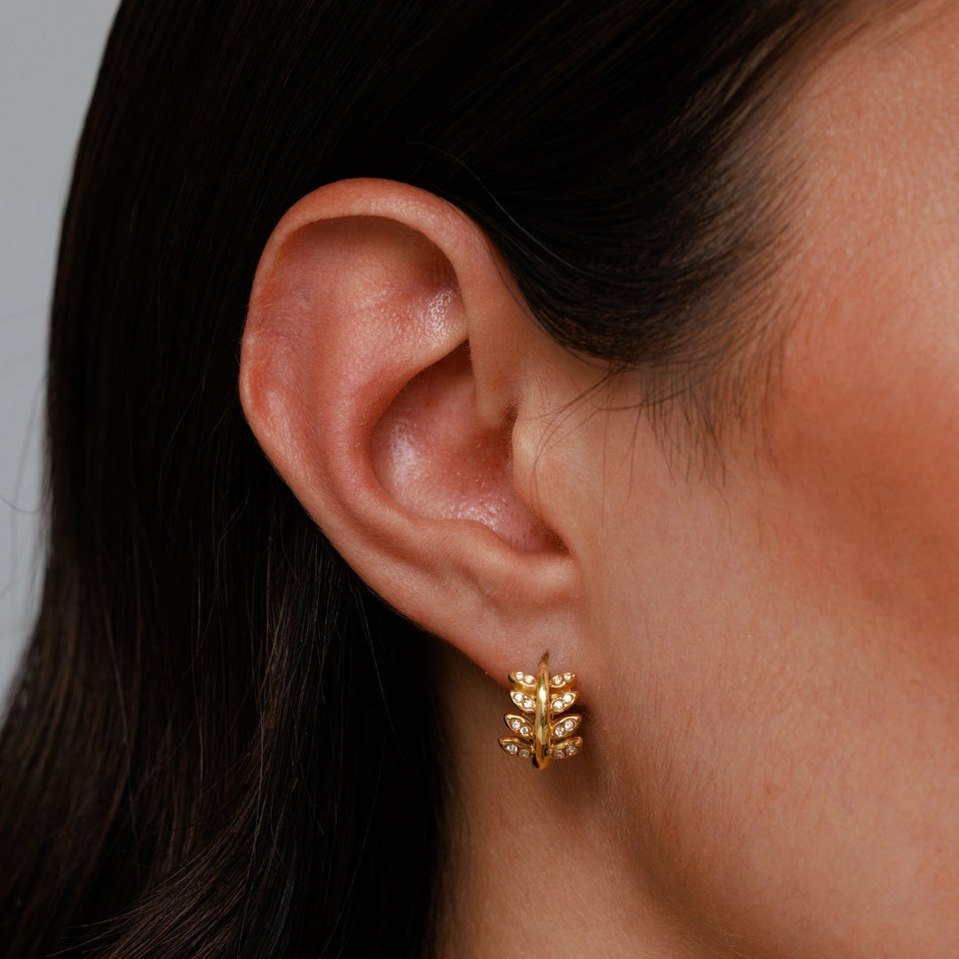 Hypoallergene Goldohrringe für Damen mit Zirkon. Perfekte, wasserfeste Alltagsohrringe für empfindliche Ohren.