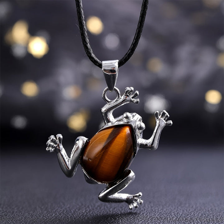 Symbolische Frosch-Kette: spiritueller Schmuck aus Heilsteinen, inspiriert Meditation & Lebensveränderung.