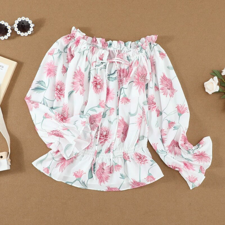 Feminine Damen Bluse Elvira mit geblümtem Blumenprint, Rüschenärmeln und Off-Shoulder Carmen-Schnitt.