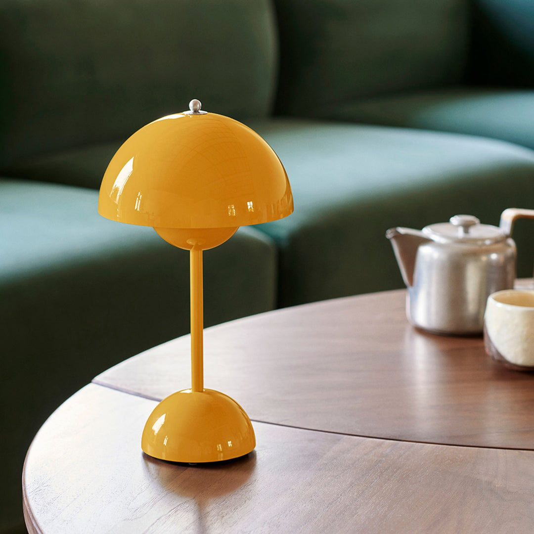 Elegante Design LED Tischlampe, dimmbar, ideal als Home Dekor und Ambientebeleuchtung.