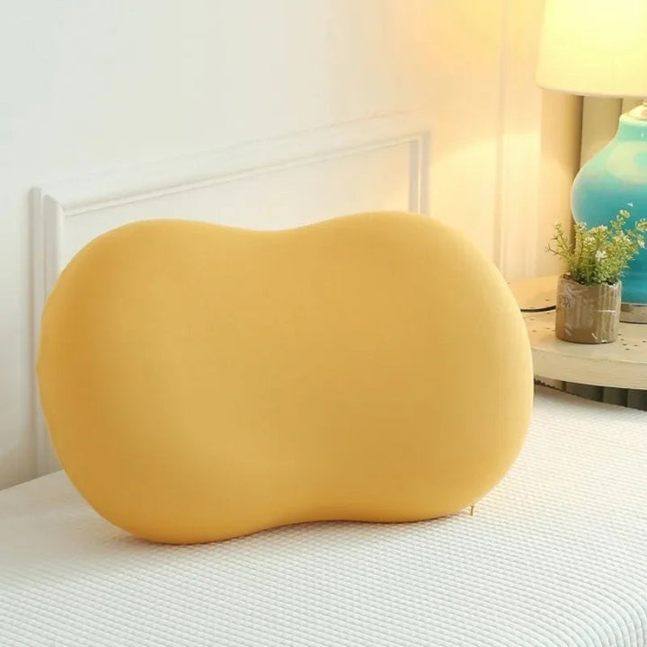 Gesundes ergonomisches Nackenkissen für Nackenentspannung und tiefen, erholsamen Schlaf zu Hause.