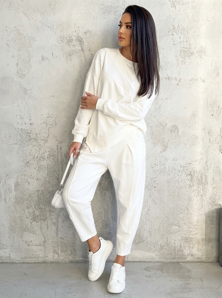 Stilvolles Damen Freizeit-Set Marie, zweiteilig: Langes Oberteil & Hose. Perfekt als Homewear oder lässige Kleidung.