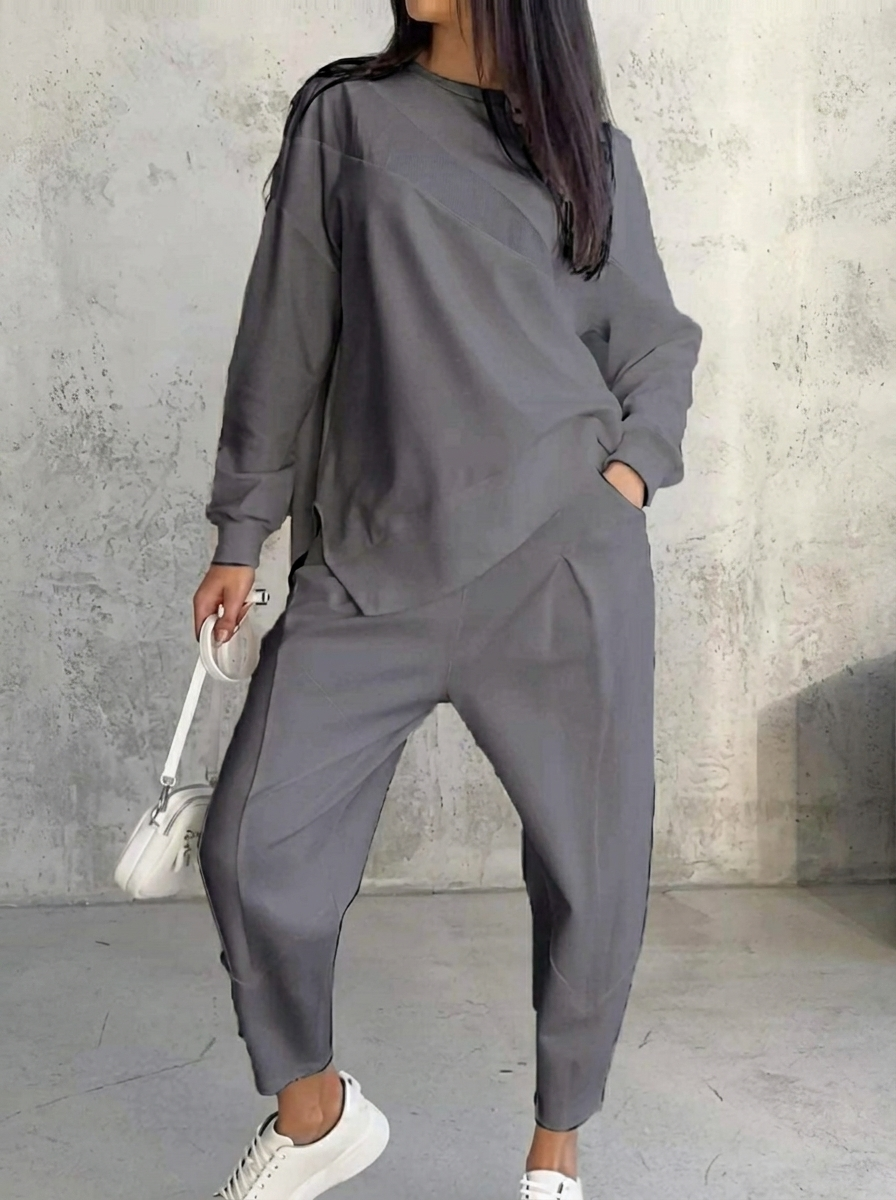 Das Damen Freizeit-Set Marie. Bequemer Zweiteiler mit Langarm-Oberteil und Hose. Perfekt für Komfort, Stil und Alltag.