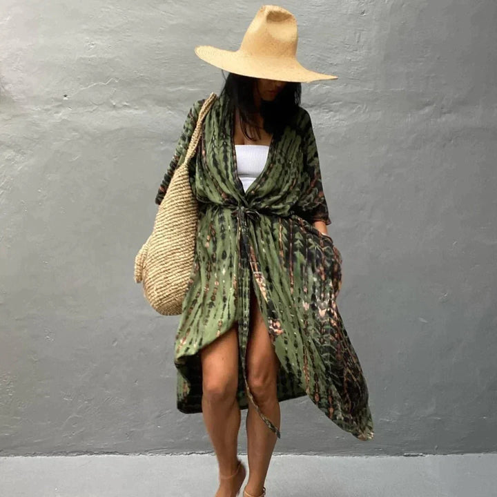 Eleganter Damen Kimono in Armeegrün, ein luftiger Sommerüberwurf, Kaftan oder Strandkleid für lässige Sommerlooks.