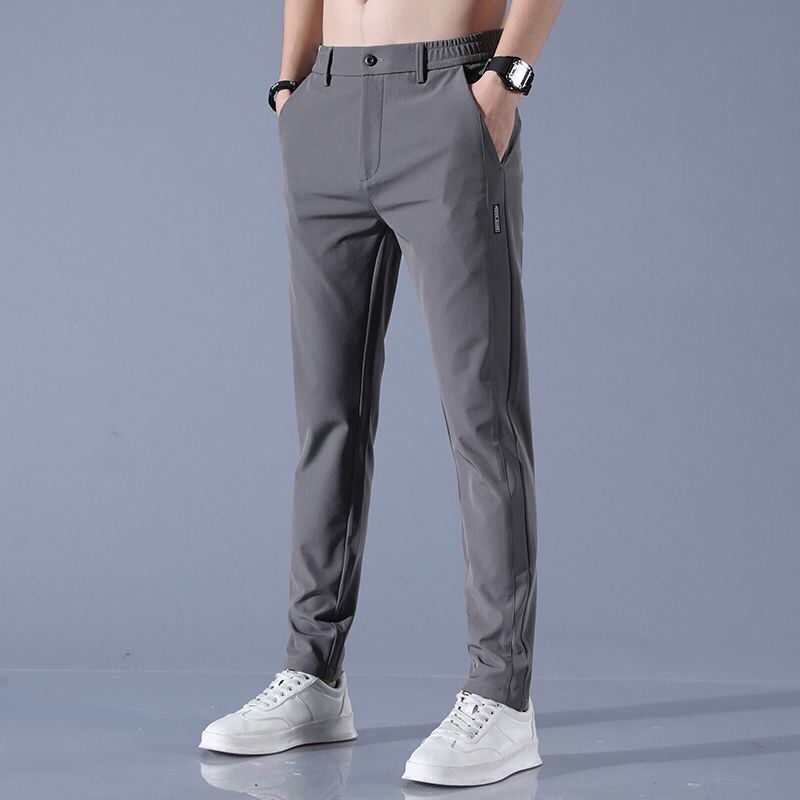 Moderne Herren Golfhose als Stretchhose, elegant und funktional für Herren Golfbekleidung bei jedem Wetter.