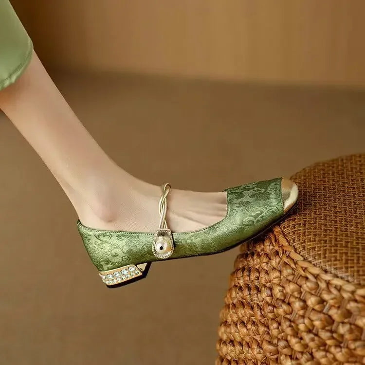 Verstellbare Damen Sandalen, orthopädisch und bequem, bieten maximalen Halt für gesunde Füsse im Alltag.