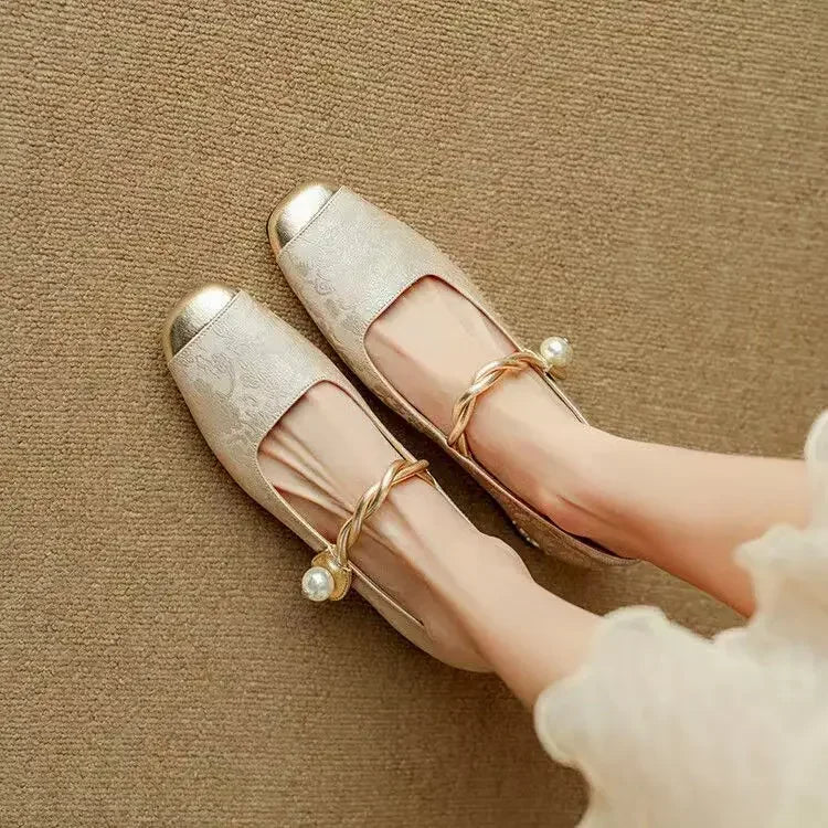 Beige Freizeit Sandalen für Damen, orthopädisch und verstellbar, bieten Komfort und Halt den ganzen Tag.