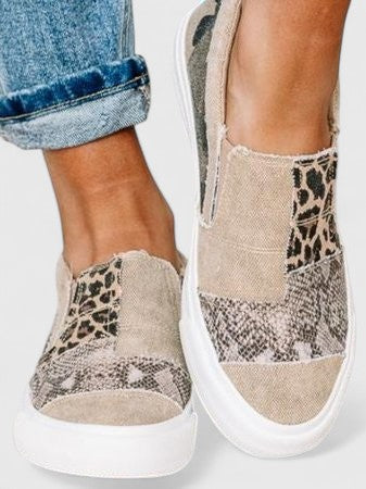 Damen Loafer aus flexiblem Material, bequeme Slip-On Schuhe, die sich dem Fuß anpassen.