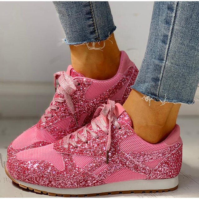 Trendige Damen Glitzer-Sneaker in schimmerndem Design. Perfekt für strahlende Auftritte und eleganten Casual-Stil.