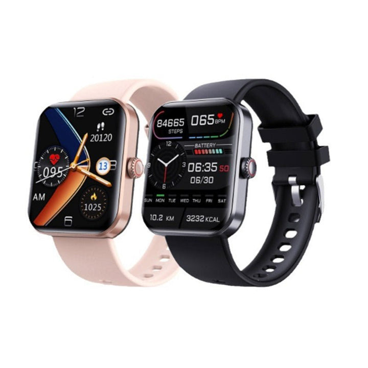 Die Smartwatch am Handgelenk, zeigt Aktivitäts-Tracker-Daten. Kompatibel mit iOS und Android Smartphones.