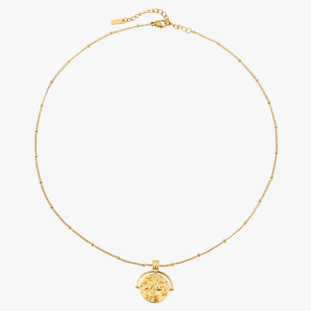 Feminine goldene Medaillon-Halskette für Damen, wasserfest & alltagstauglich, mit antikem Design.