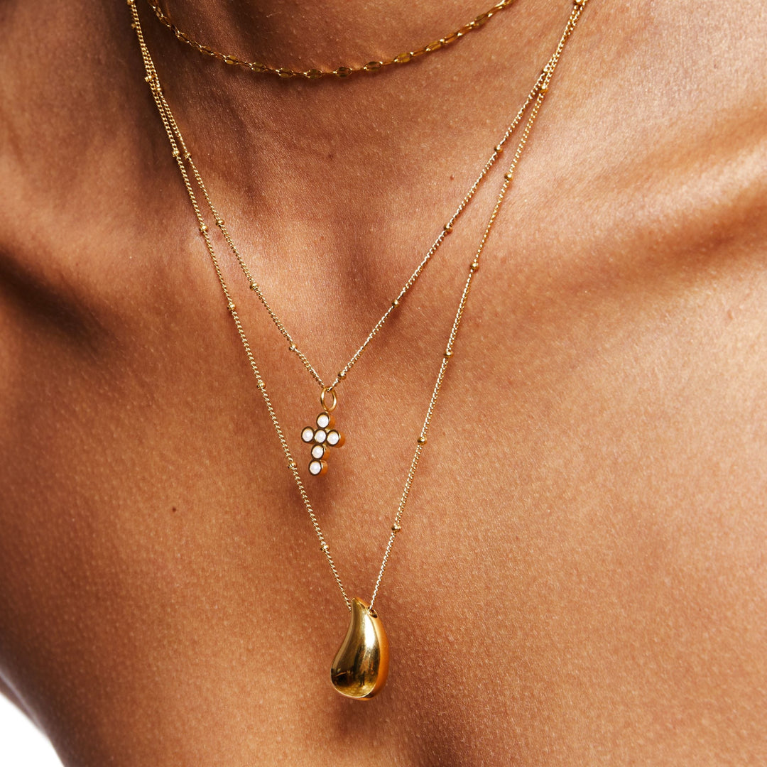 Elegante Silberkette mit Tropfen Anhänger. Wasserfester & hypoallergener Damenschmuck aus Edelstahl.