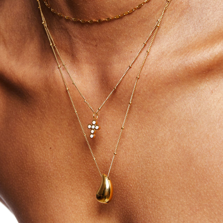 Elegante Silberkette mit Tropfen Anhänger. Wasserfester & hypoallergener Damenschmuck aus Edelstahl.