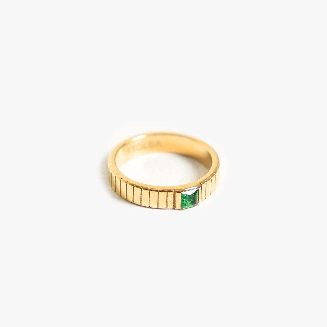 Trendiger, chunky Damen Statement Ring mit glänzendem grünem Zirkonia. Wasserfester Edelstahl Modeschmuck.