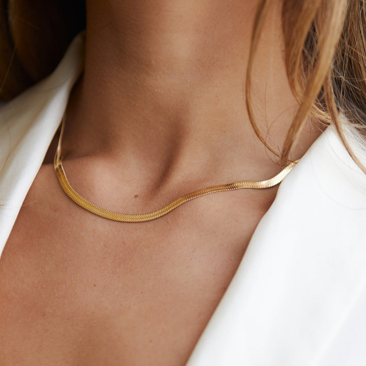 Statement Gold Herringbone Choker Halskette für Damen, ideal zum Layering, wasserdicht.