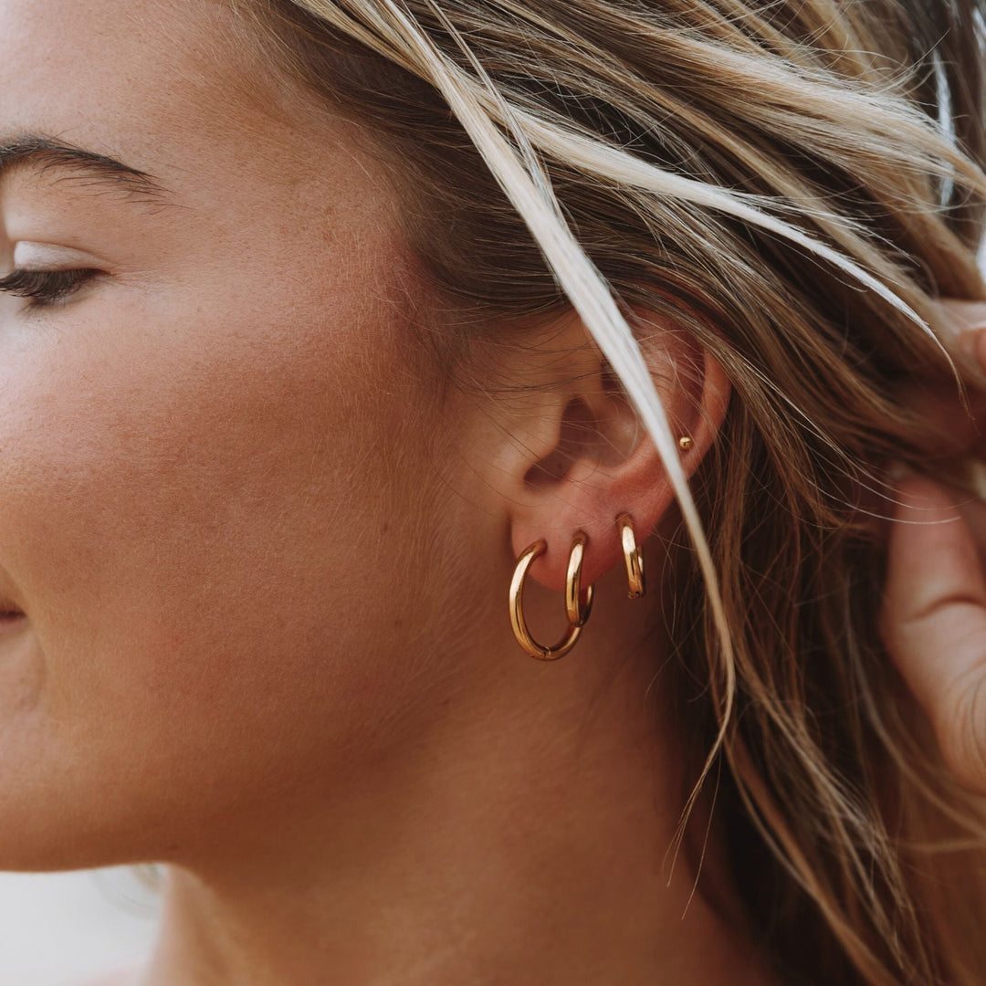 Vielseitiges Damen Ohrringe Set: Edelstahl Creolen in Gold oder Silber, erhältlich in 3 Größen.