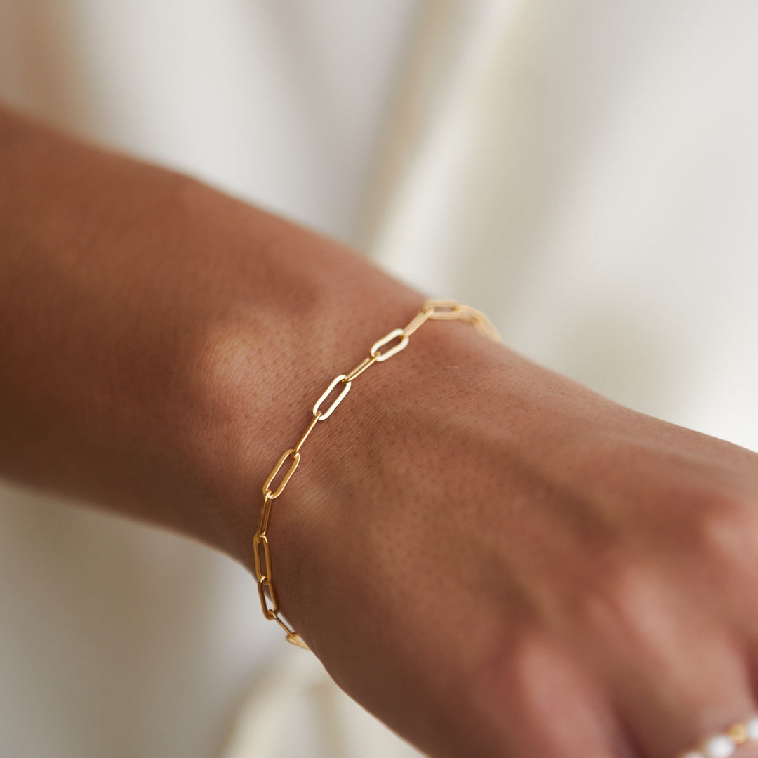 Elegantes Damen Paperclip Armband in Gold aus Edelstahl, wasserfest & hypoallergen.