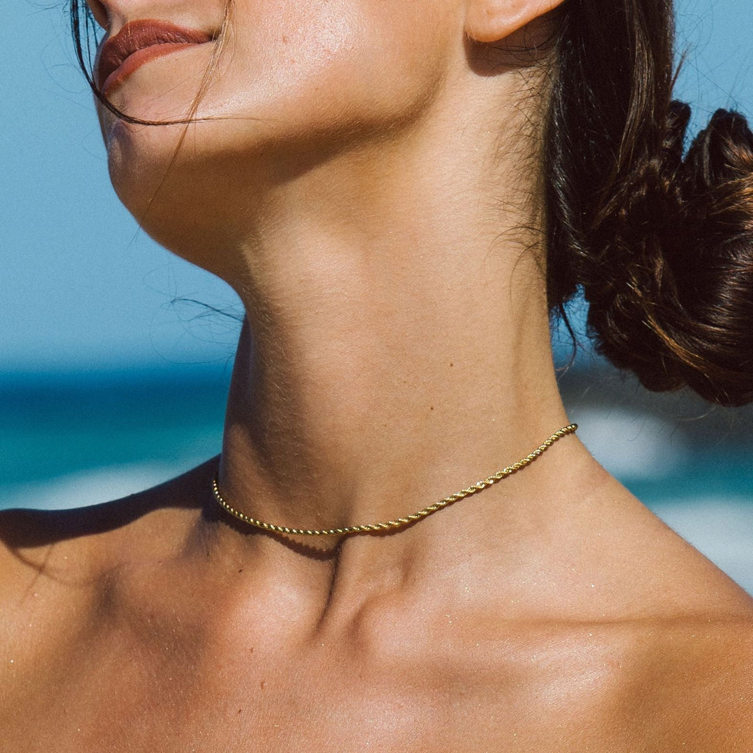Moderne 2mm Gold Rope Chain Damenkette. Wasserfest, hypoallergen und langlebig.