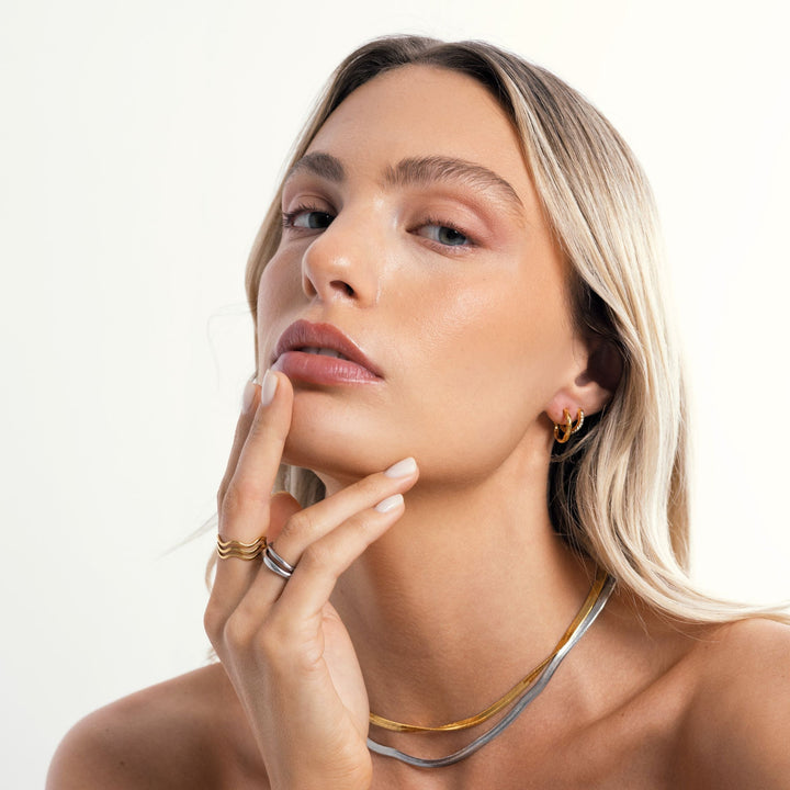 Stilvolles Damenring Set in Gold & Silber, stapelbar, wasserfest & hypoallergen.