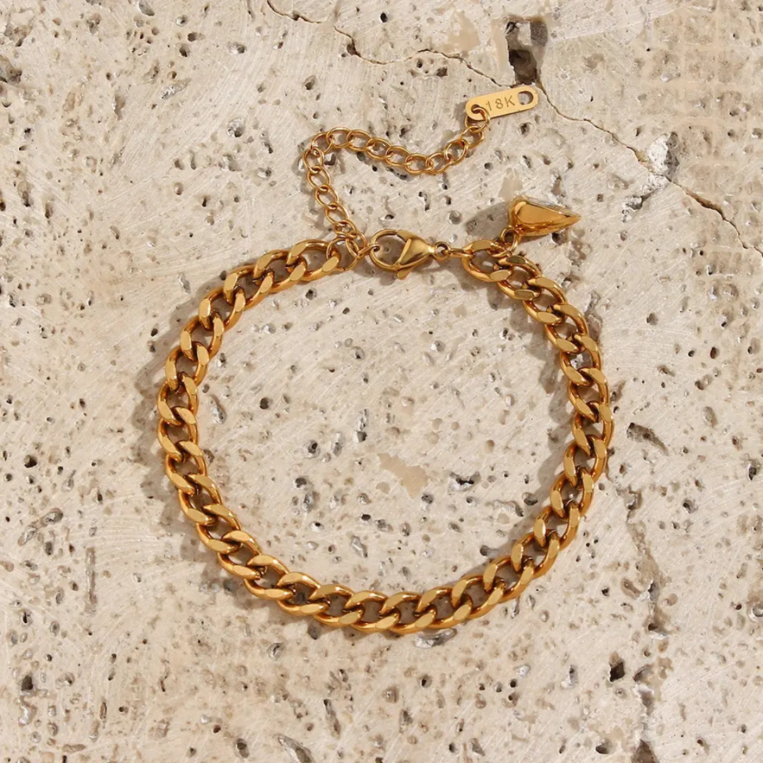 Exklusives Damen Herz Schmuck Armband Set. Ein zeitloses Accessoire und bedeutungsvolles Geschenk für besondere Anlässe.