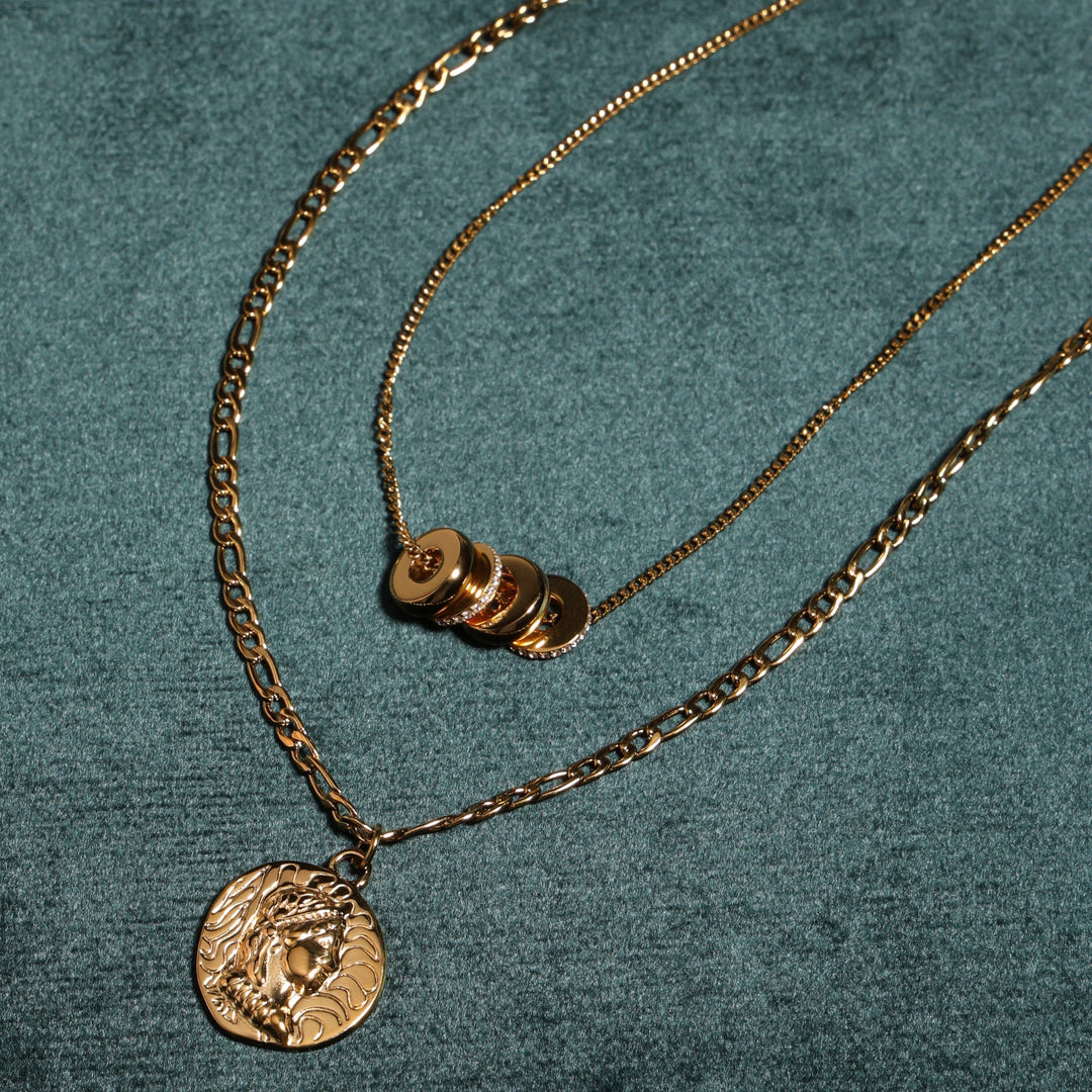 Damen Halskette mit Zirkon-Anhängern am Hals, eleganter wasserfester Edelstahlschmuck für Frauen.