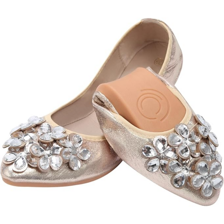 Detailansicht: Eleganter Strass-Besatz auf den glitzernden Damen Ballerina-Flats.