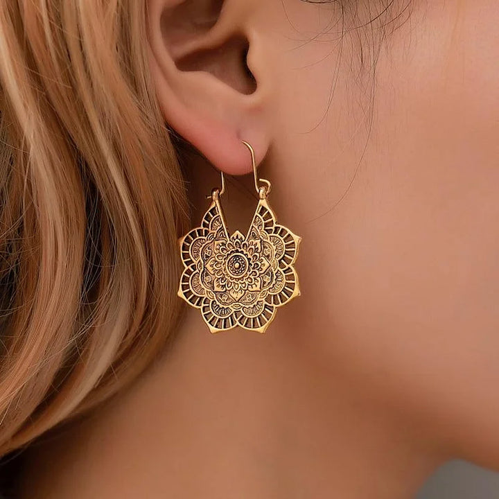 Vintage inspirierte Silber Lotus Mandala Ohrringe für Damen, perfektes spirituelles Schmuck Geschenk, elegant.