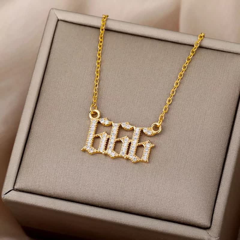 Schmuck für Damen: Goldene Engelszahlen-Halskette mit Zirkonia-Akzenten, persönliches Symbol.