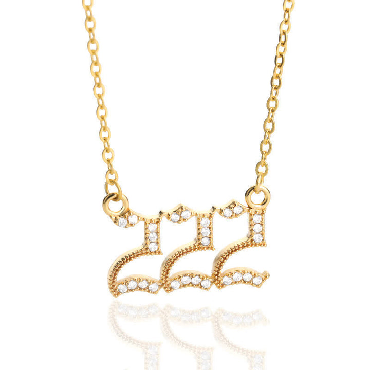 Stylische Damen-Halskette aus Edelstahl mit Engelszahl und Zirkonia, elegant und persönlich.
