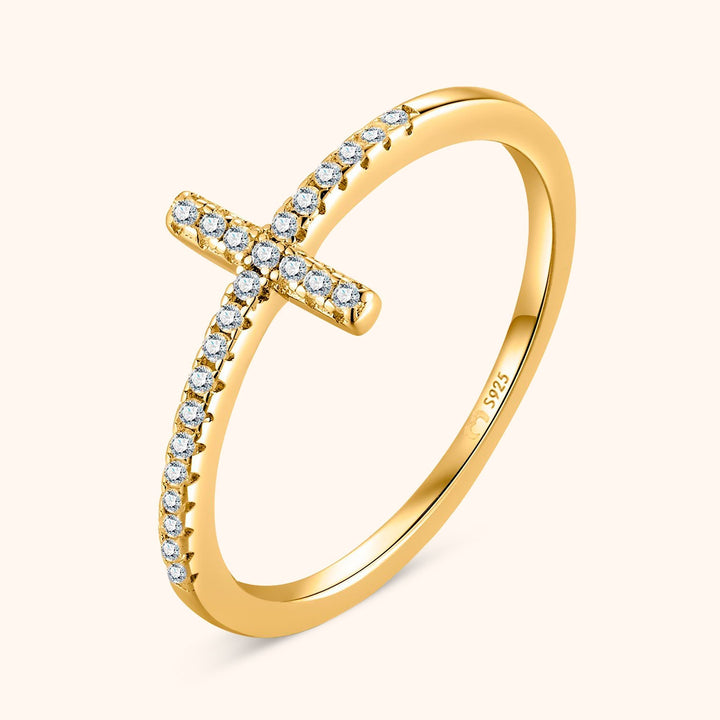 Symbolischer Damenring mit Kreuz aus Sterlingsilber und Gold. Funkelnder Zirkonia Kreuzring für Frauen.