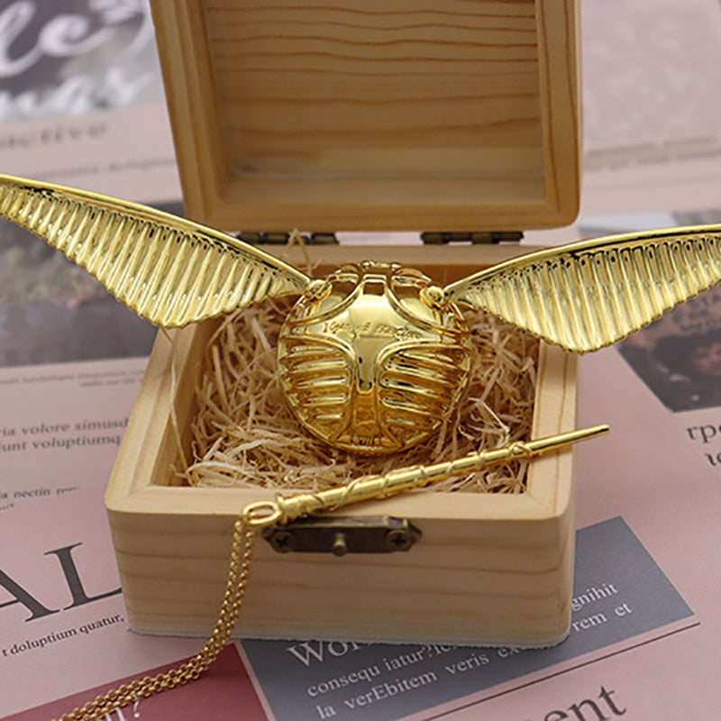 Wunderschöne goldene Schnatz Ringbox, 18K vergoldet, detailreich und perfekt für besondere Momente.