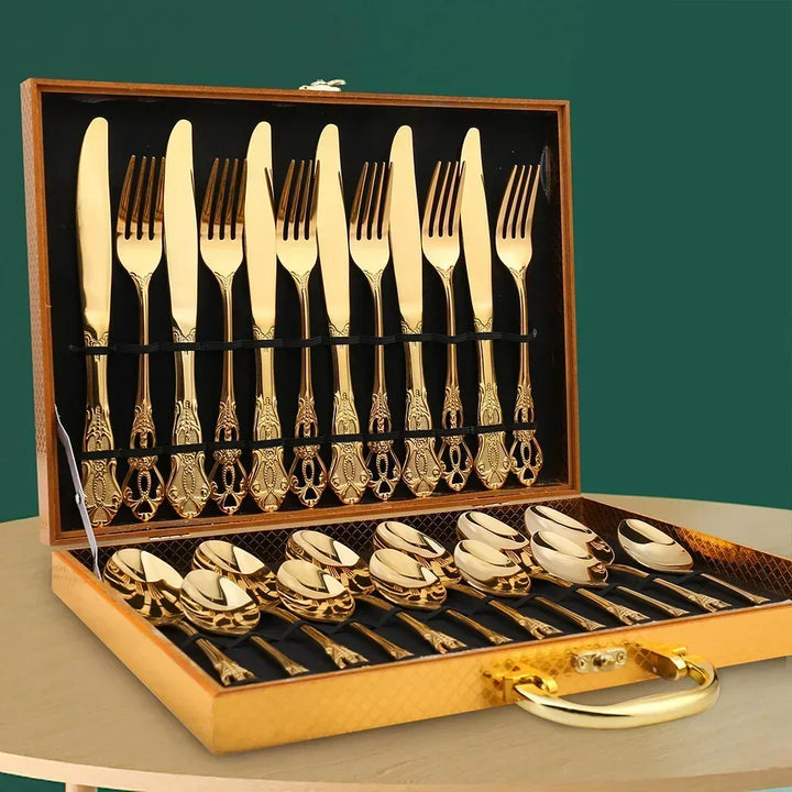 Komplettes 24-teiliges Edelstahl Besteckset für 6 Personen. Perfektes Geschirr für jede Tafel.