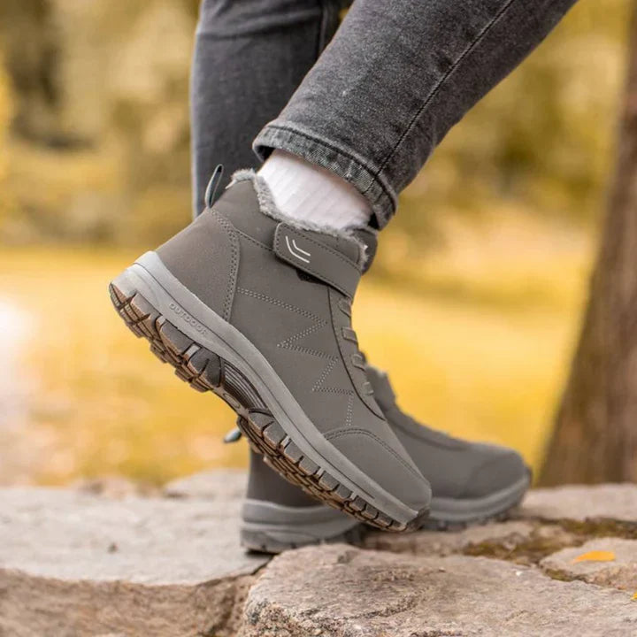Damen Winterstiefel, ergonomisch & warm, perfekt für Spaziergänge an kalten Wintertagen im Freien.