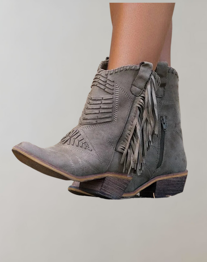 Elegante Damen Fransenstiefel, stilvolle Stiefeletten für Herbst & Winter. Trendige Fransen-Details, bequem.