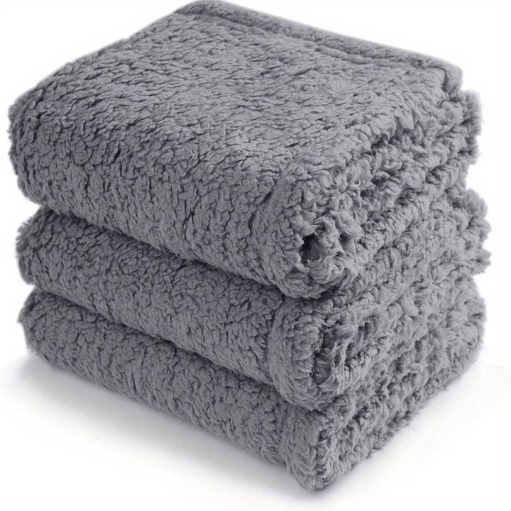Graue SnuggleFur Kuschel-Welpendecke, weiche Fleece-Decke für Hunde, gemütlich & leicht zu reinigen.
