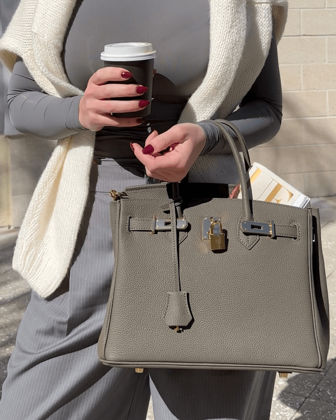 Stilvolle Damen Handtasche Liana. Ihr eleganter Begleiter für jeden Tag. Praktisches Organiser-Accessoire.