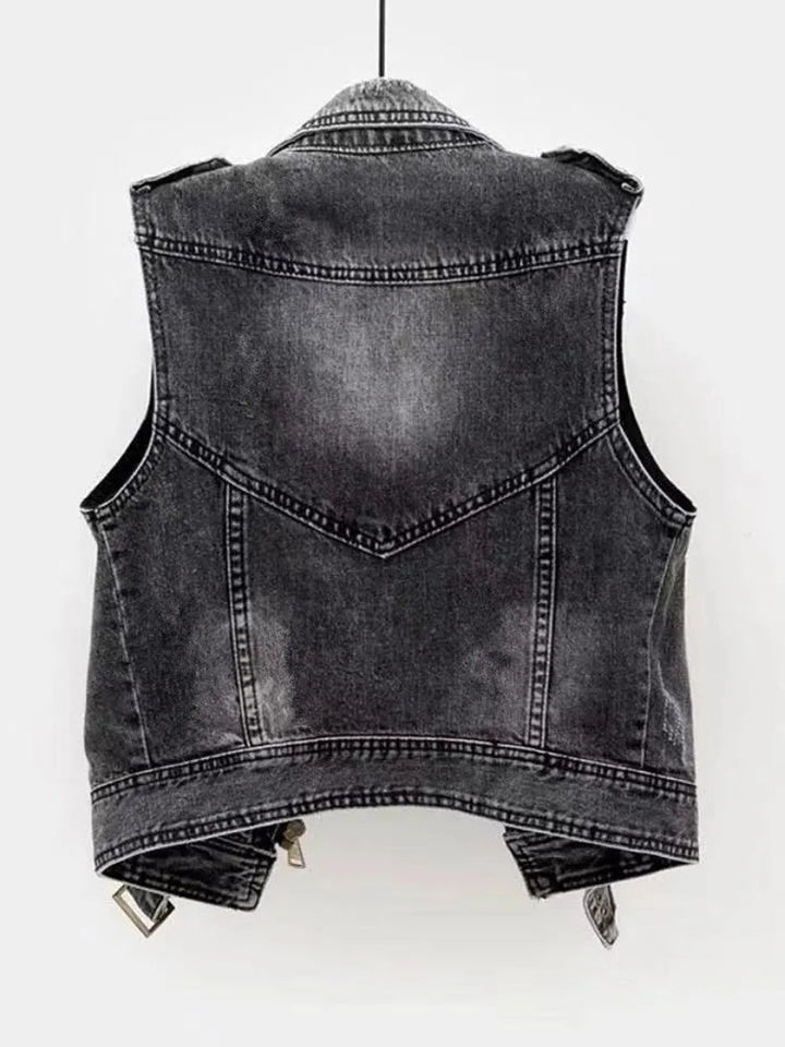 Trendige Damen Denim Weste in Grau, perfekt für den Lagenlook. Streetwear-Style mit Used-Effekten.