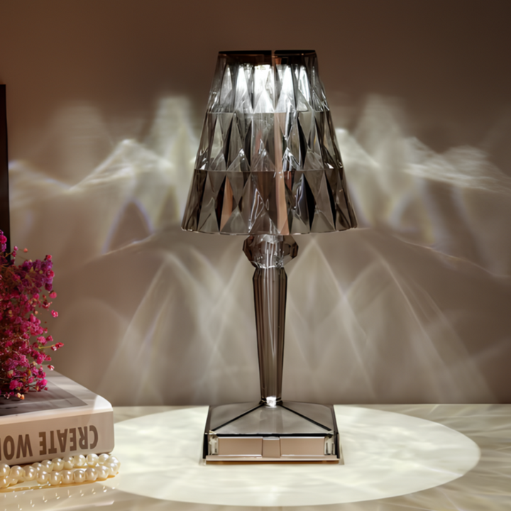 Moderne Kristall-Lampe für den Tisch, dimmbare LED, akkubetrieben und via Touch steuerbar.