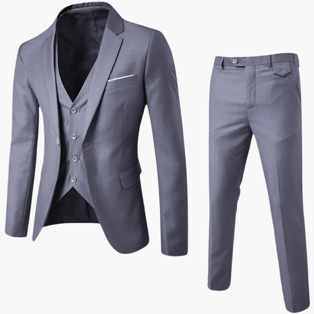 Hochwertiger Herren Dreiteiler Anzug mit feiner Textur. Moderner Schnitt, zeitlose Herrenmode für Business & Hochzeit.