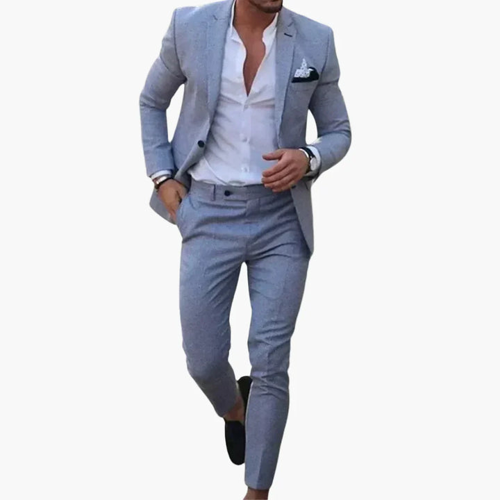 Eleganter, moderner Herren Slim Fit Anzug. Dieser Sommeranzug bietet eine schlanke Passform für stilbewusste Männer.