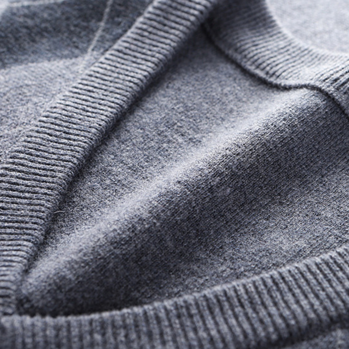 Herren Winter-Pullover mit sophisticated Argyle-Muster, ein stilvolles Oberteil für moderne Männer.