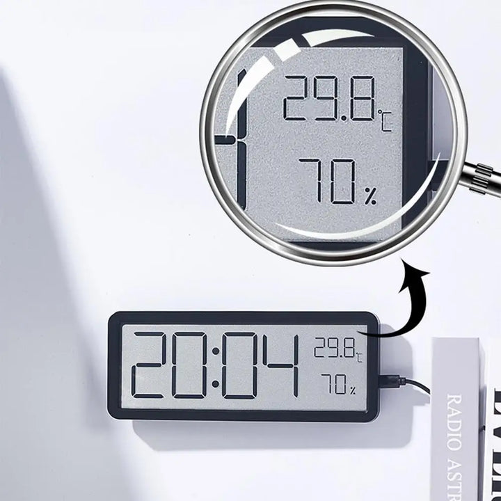 Elegante LED-Digitaluhr mit minimalistischem Design, Zeitanzeige und wichtigem Raumklima-Monitoring.