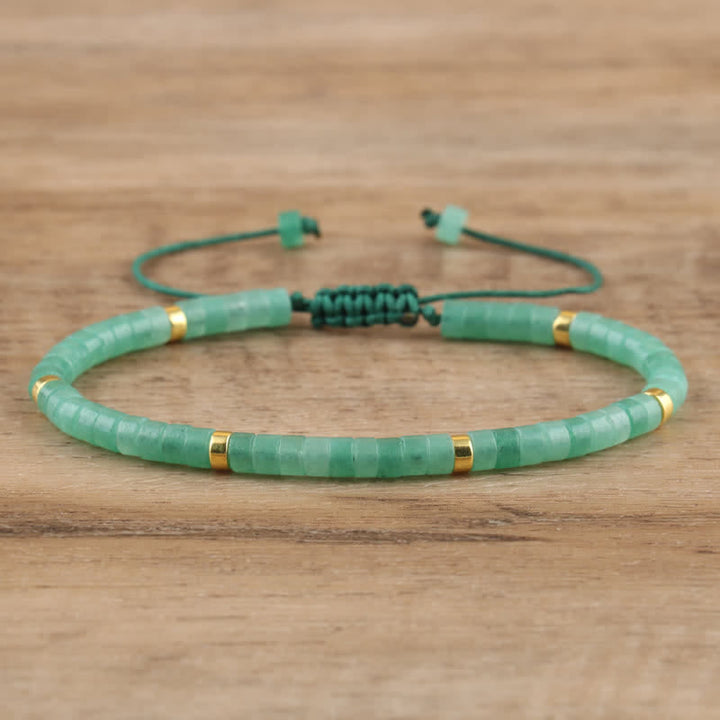 Geflochtenes Damenarmband Seraphina aus Natursteinen, stilvoller Modeschmuck, handgefertigt.