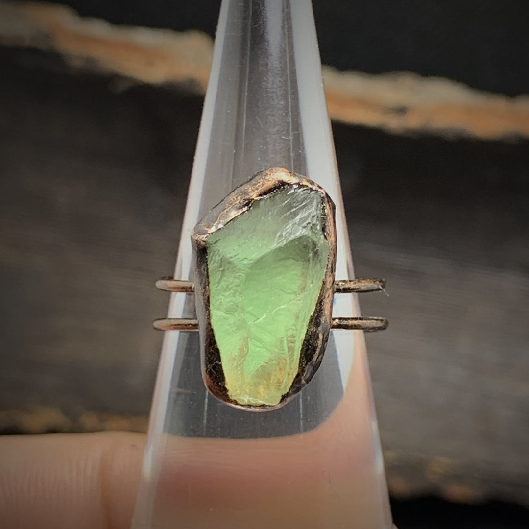 Frauenring Rohstein, Geburtsstein, verstellbar. Naturstein Schmuck, individuell & modern.